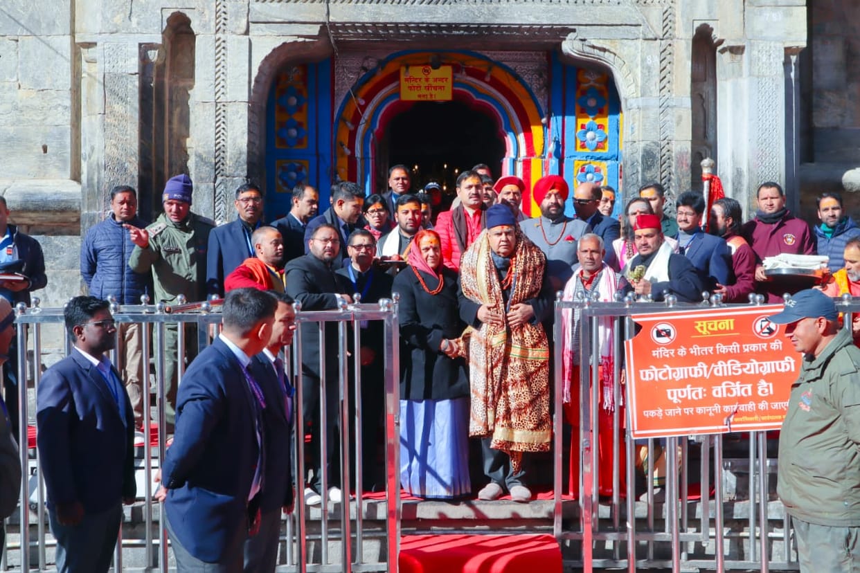 Uttarakhand News Vice President Dhankhar returned to Delhi after Two days visit of badrinath kedarnath