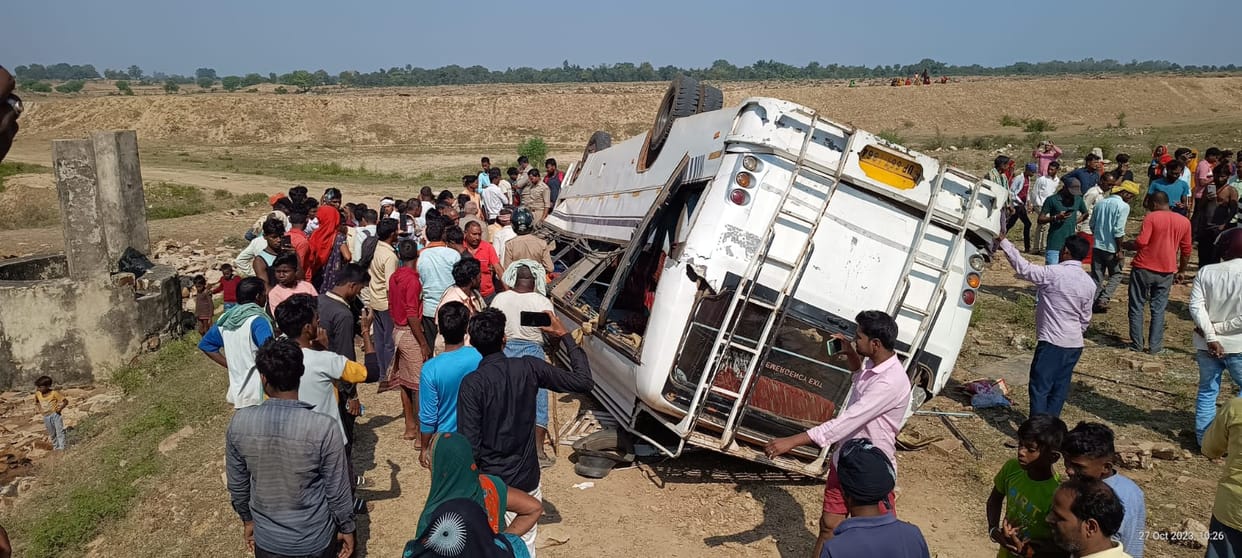 Bus accident in Mirzapur: Bus full of passengers overturned near Dadri Dam, many people died