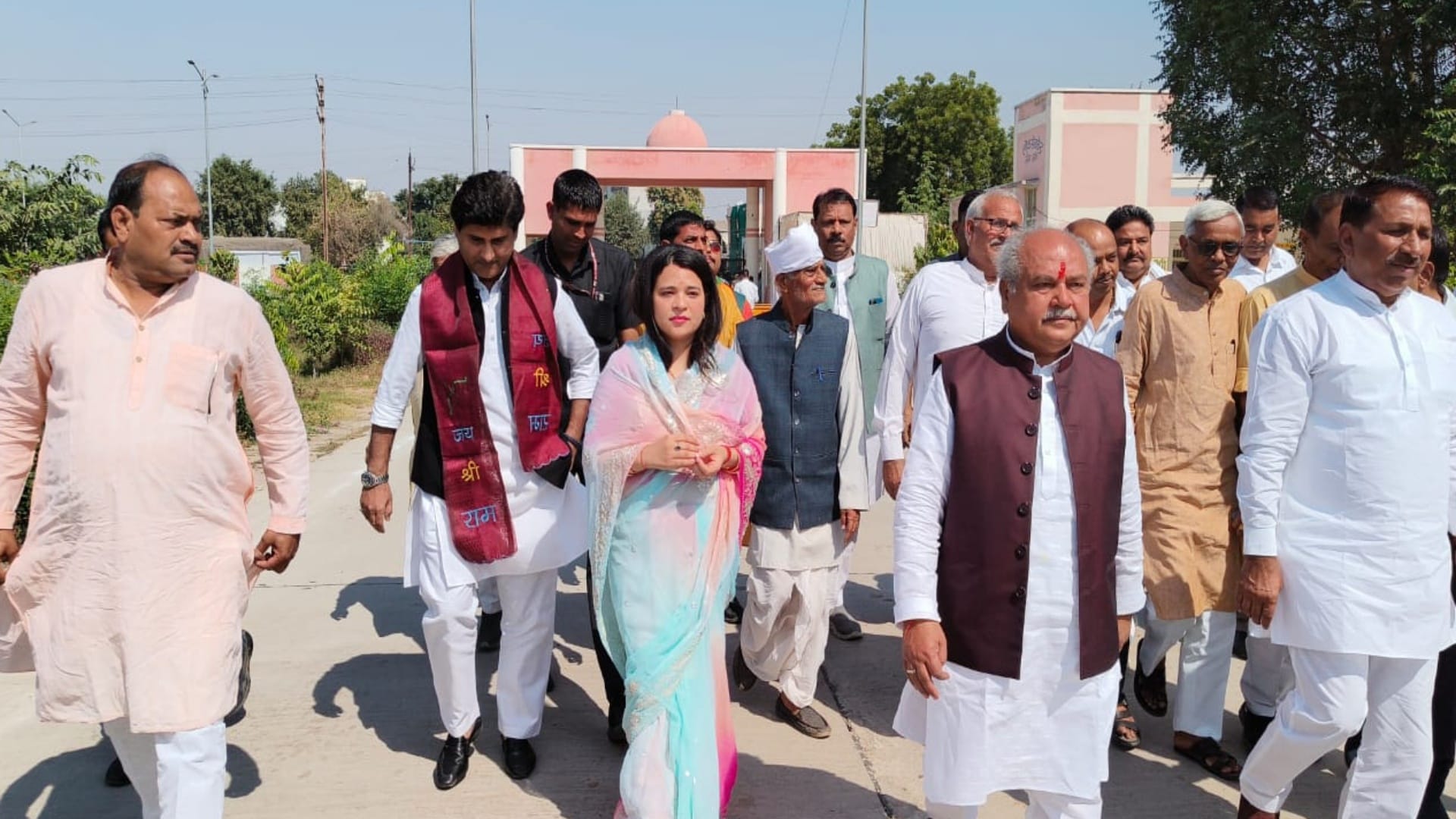 बेटी संग नामांकन दाखिल करने पहुंचे तोमर
