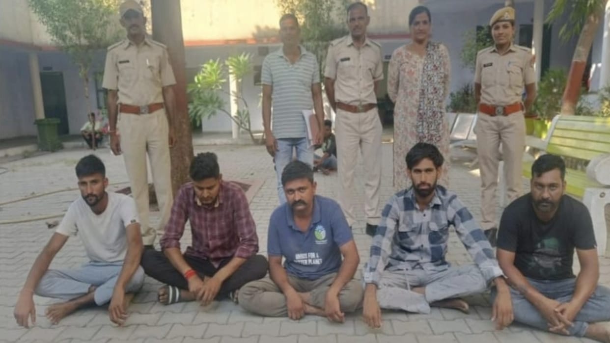 137 cartons of liquor being taken to Gujarat in pickup seized by sirohi police
