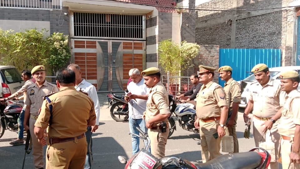 Rampur: Income tax raid house contractor Farhat Ali, action being taken case related Azam Khan