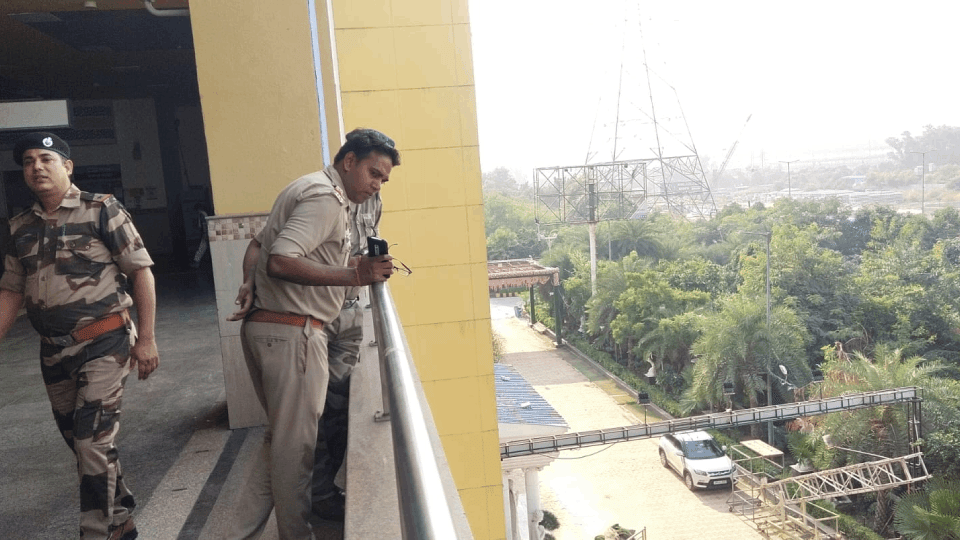 Elderly man commits suicide by jumping from Ghaziabad Vaishali metro station