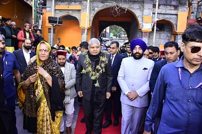 Vice President Jagdeep Dhankhar Visit Gangotri child Hold Vice President hand and said Papa take photo quickly