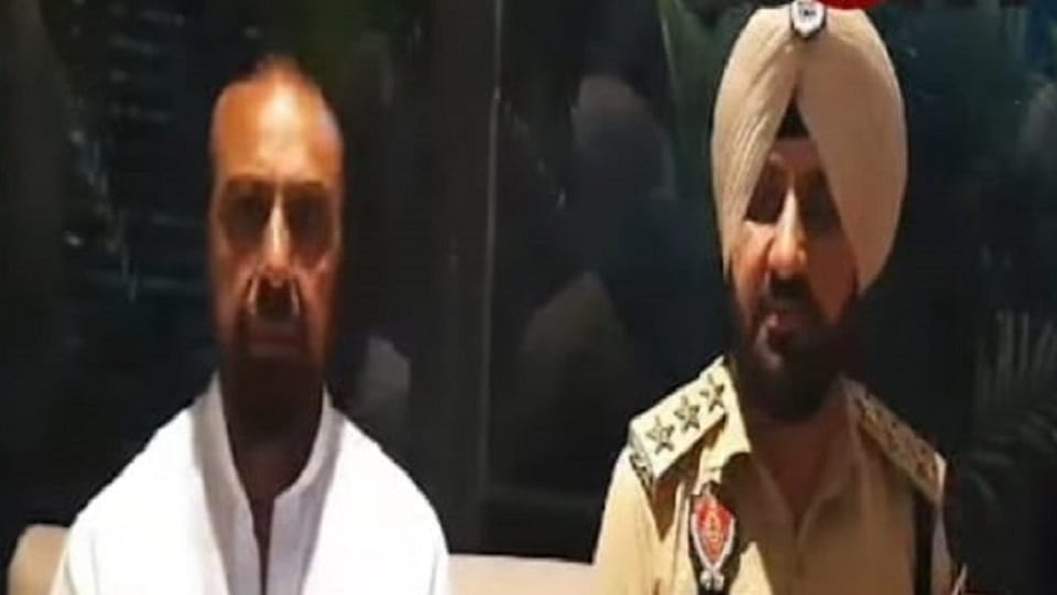 Patiala: The glass of Mahabharata's 'Dhritarashtra' car was broken, valuables worth lakhs were stolen