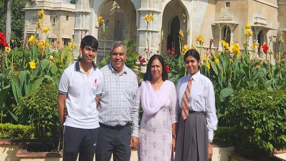 Ashita who won two gold medals in shooting, received scholarship of 75 lakh from Stanley College