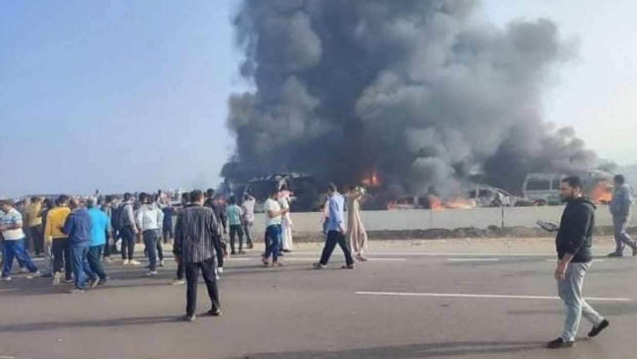 Egypt: Several people died in a multi-car pileup on a highway