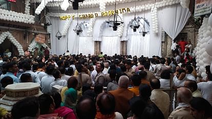 Sharad Purnima 2023 Goswamis of Banke Bihari Temple doors remained closed for 20 minutes Devotees kept waiting