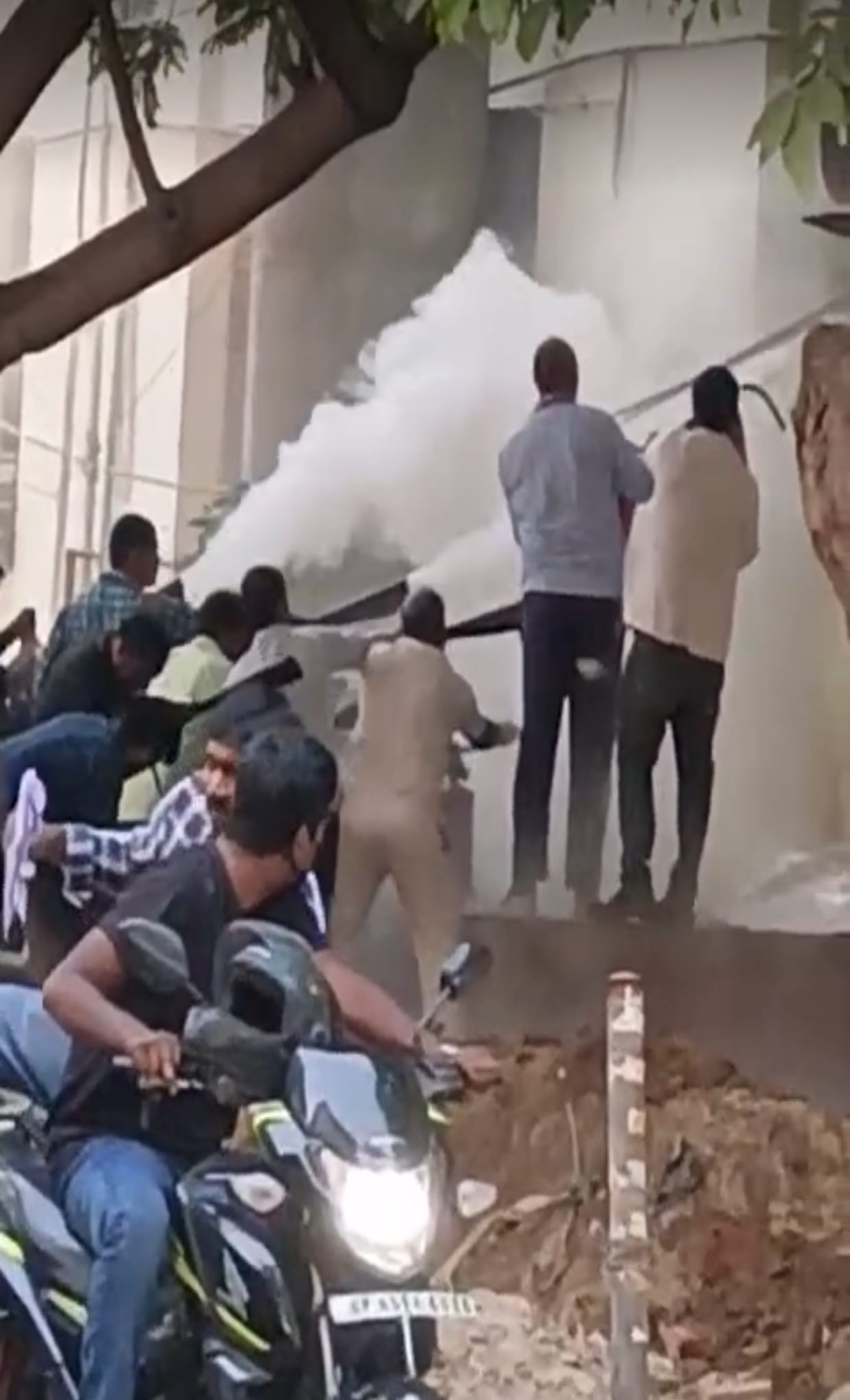 Fire in BHU Pediatrics Department: Family members ran out with children, short circuit in oxygen panel
