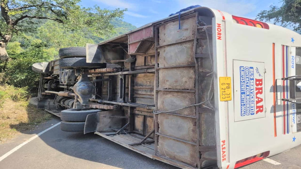 Road Accident Bilaspur: Bus carrying Punjabi girl students going to see Bhakra Dam overturns, 42 injured