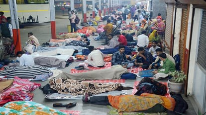 UPSSSC PET: बरेली में 65,280 अभ्यर्थी होंगे परीक्षा में शामिल, दो दिन जाम से बेहाल रहेगा शहर UPSSSC PET Crowd of candidates gathered at 15 centers in Bareilly city