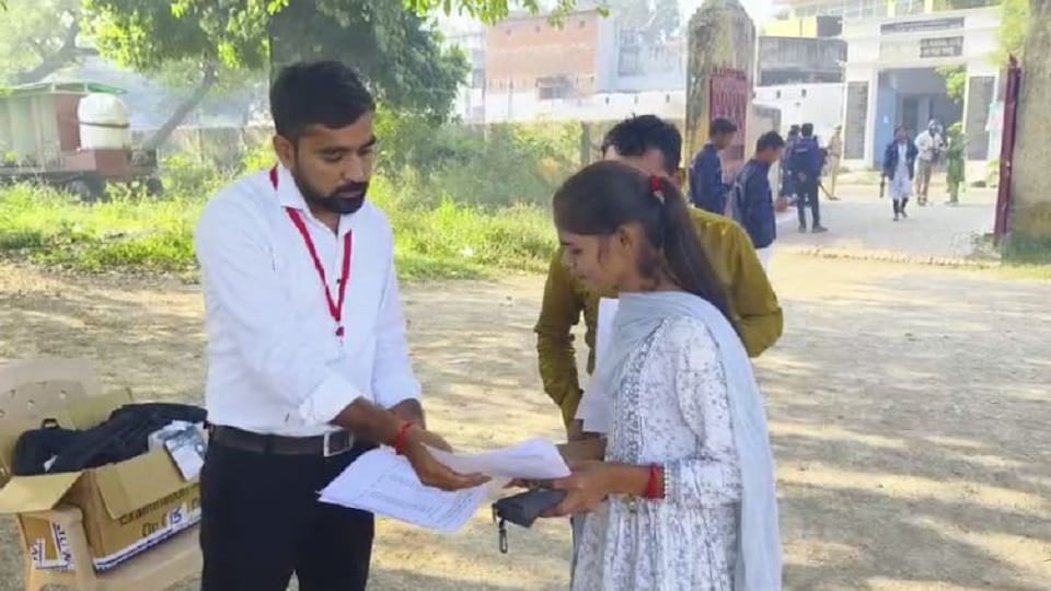 UPSSSC PET Candidates got entry in the exam centers after checking in Badaun