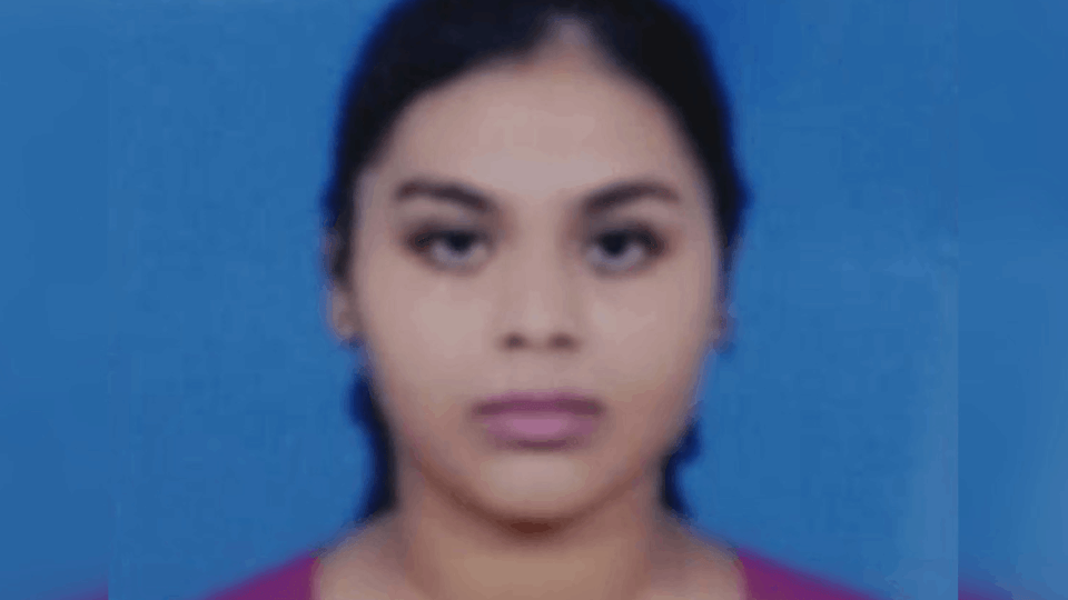 Bike riding robbers injured student while trying to snatch her mobile phone in ghaziabad