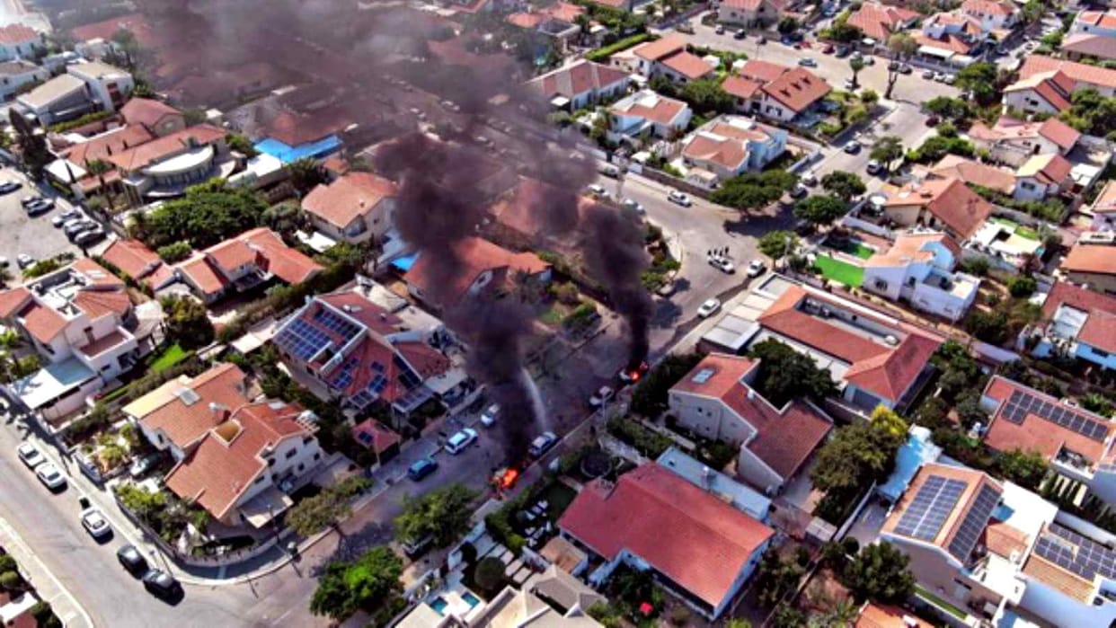 Israel Hamas War IDF Shifa hospital Hamas headquarters Gaza strip water oxygen draining