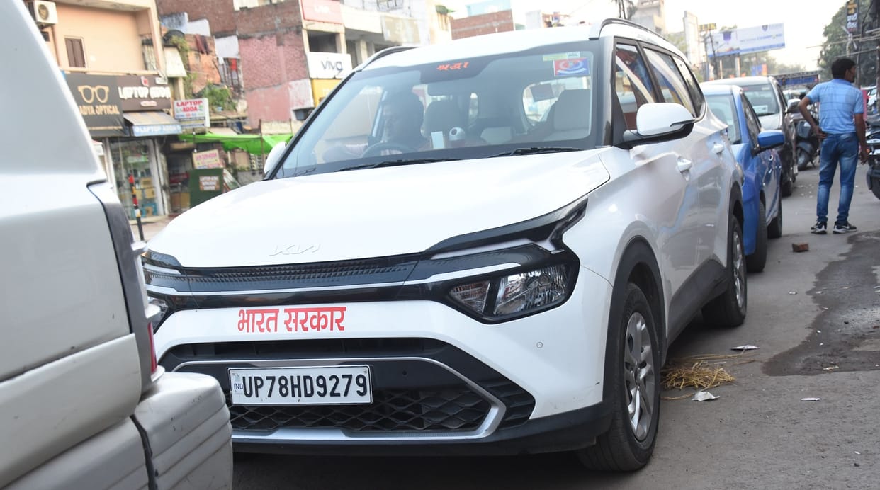 Income Tax Survey turns into raid, undeclared stock worth Rs 18 crore found at two jewellers, deals under inve