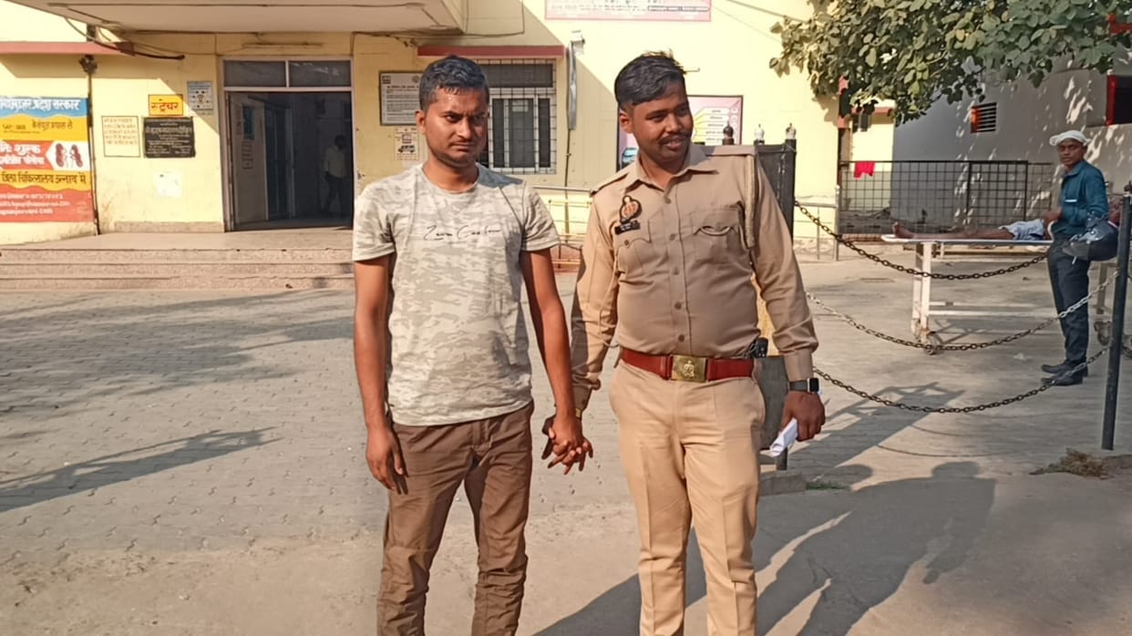 Solver and copycat caught in PET Exam, device was fitted in ear, was asking and writing answers, report filed