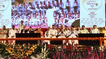 Cm Yogi Adityanath in meri mati mera desh programme in Lucknow.