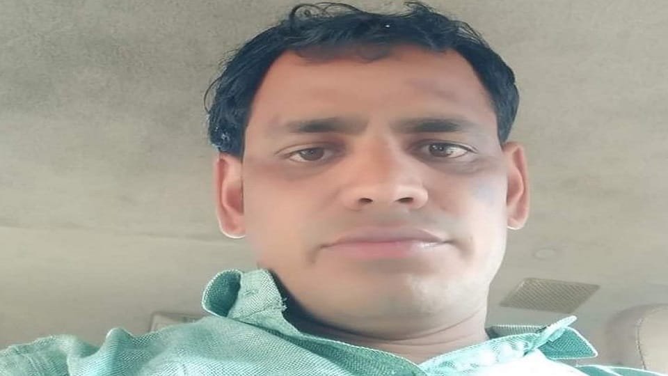 Rice warehouse owner beats supervisor in Sasni, Hathras