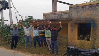 Hathras: 42 दिन से पानी को तरस रहे 12 गांवों के लोग, समस्या निदान न होने पर आंदोलन की चेतावनी People of 12 villages have been craving for water for 42 days