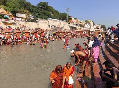 Sharad Purnima 2023 Ashwin month today crowd gathered in Haridwar to take bath in Ganga Watch Photos
