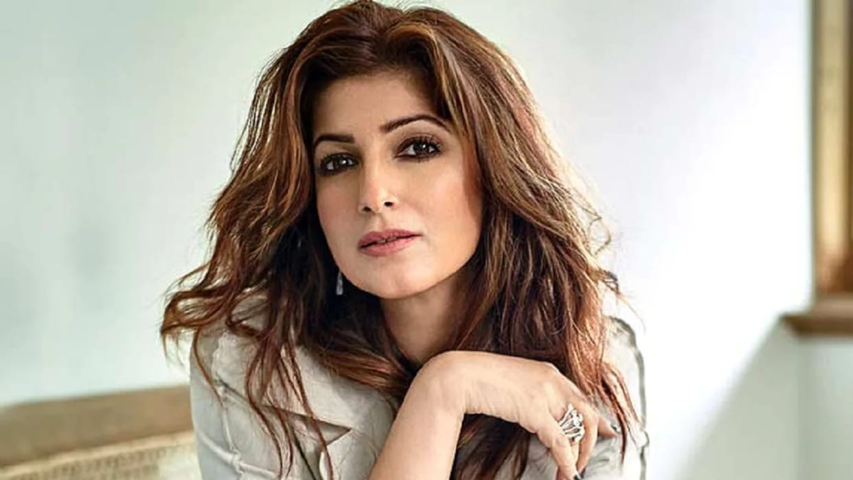 Twinkle Khanna will honor by london university actress says Karan Johar cast wrong actors in Student of the Ye
