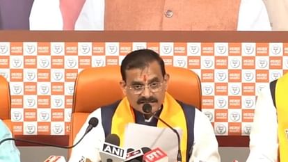 MP Election: भाजपा के प्रदेश अध्यक्ष वीडी शर्मा ने साधा कांग्रेस पर निशाना, कहा- इनकी बाबर भक्ति सामने आई MP Election 2023: BJP state president VD Sharma targeted Congress