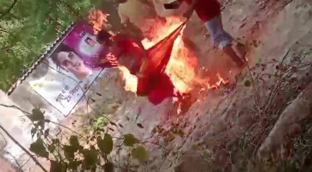 Due to road dispute, woman sprinkles petrol on herself and sets herself on fire, condition critical