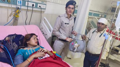 woman passenger suffered heart attack in Shramjeevi Express admitted to Bareilly hospital