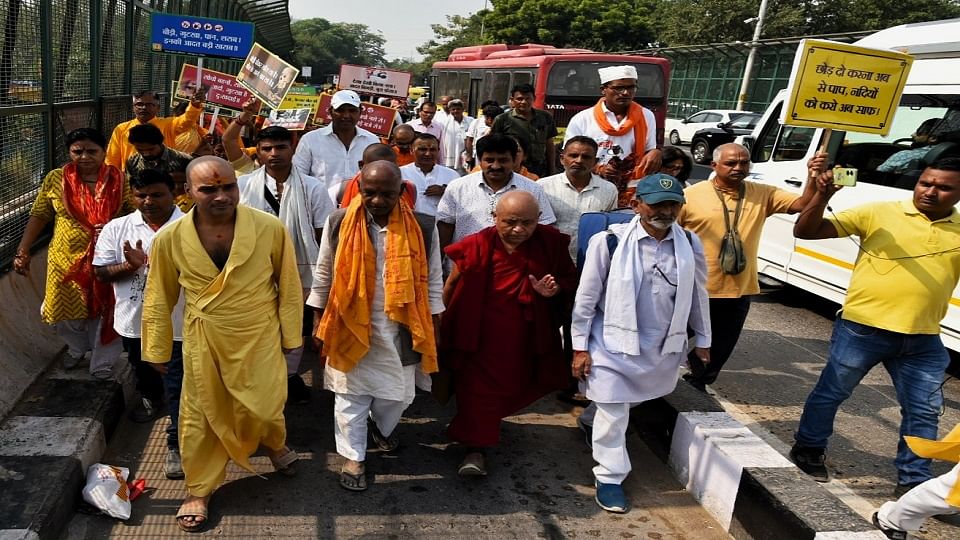 Delhi: 190 km long padyatra started from Delhi to Mathura to save Yamuna.