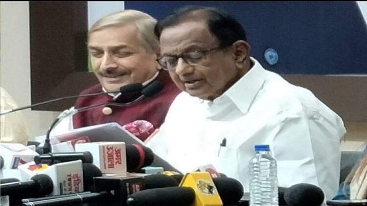 CG: 'रमन राज में लचर रही कृषि व्यवस्था'; रेवड़ी बांटने पर चिदंबरम बोले- BJP की गैस सिलेंडर वाली घोषणा क्या है?