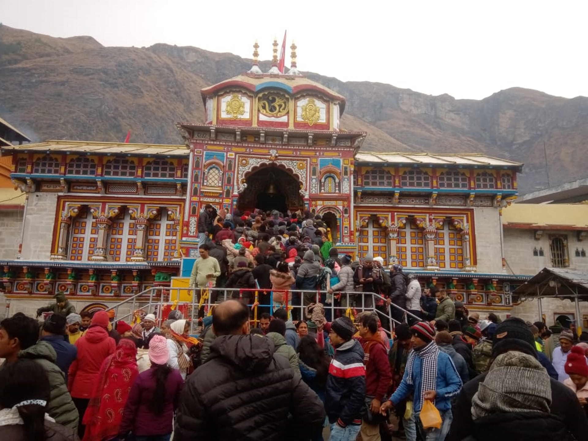 Chandra Grahan 2023 Photos Dehradun lunar eclipse started at 1 am Uttarakhand News in hindi