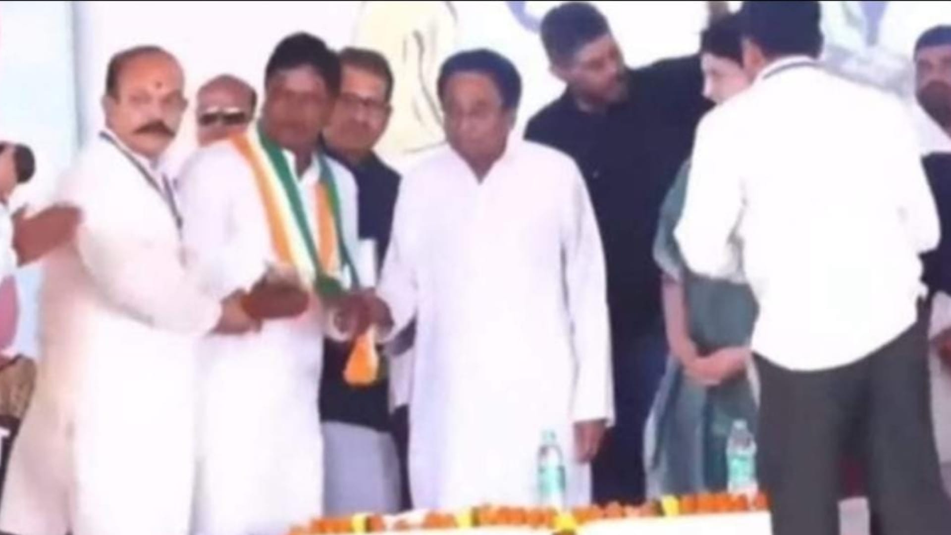 भाजपा के चुनाव सहप्रभारी ने थामा कांग्रेस का दामन