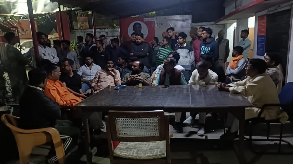 Report written on the victim brothers, lodged in the police station, BJP members created ruckus