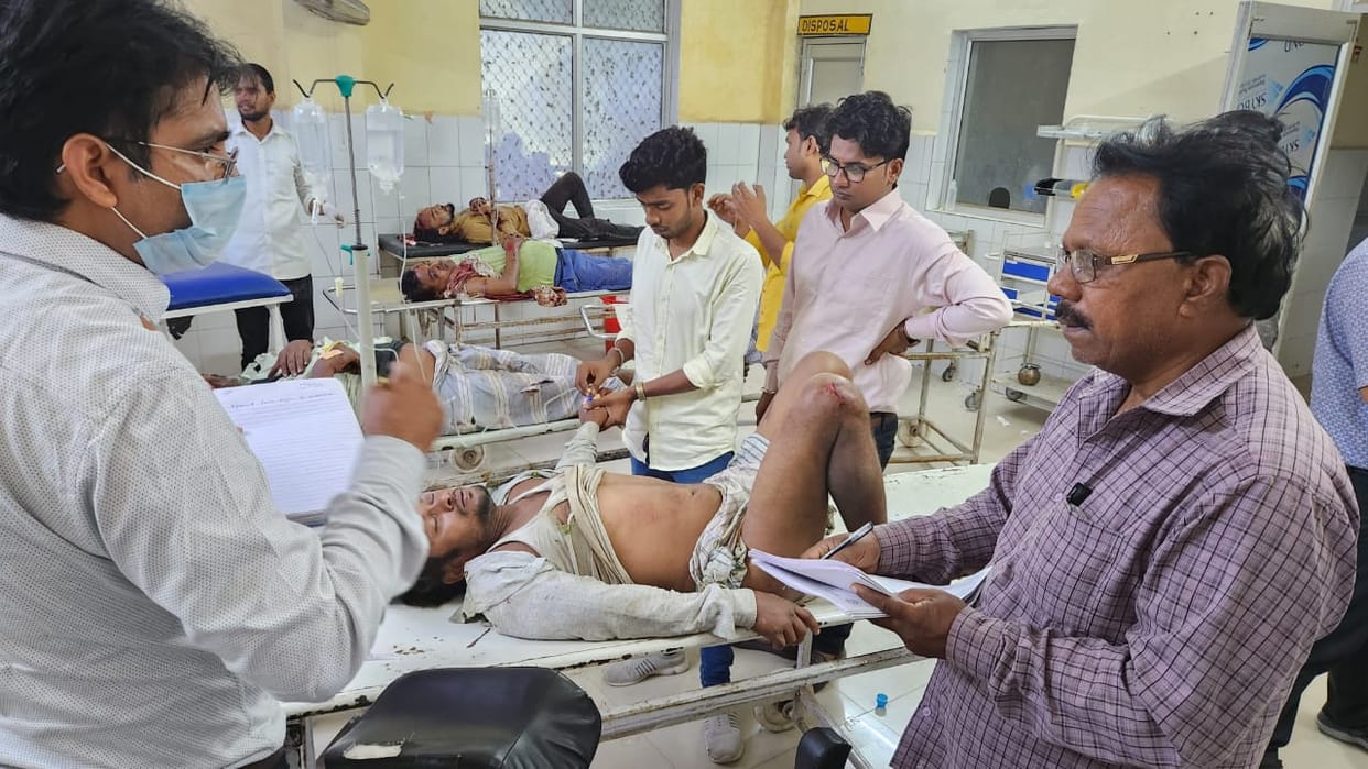 Accident in Ballia: Vehicle hits auto parked on roadside, four killed; many injured
