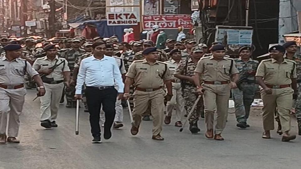 Police took out flag march regarding elections in Korba