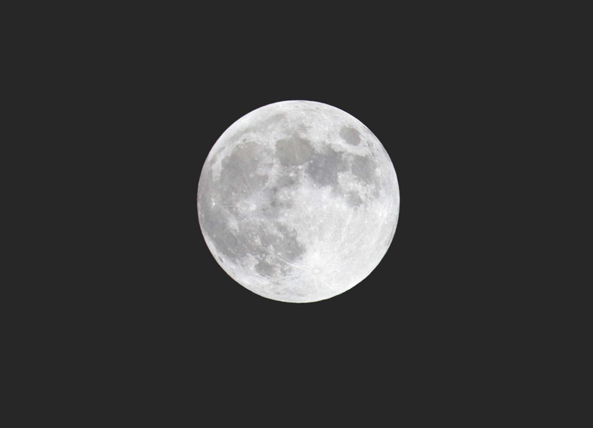 Chandra Grahan 2023 Photos Dehradun lunar eclipse started at 1 am Uttarakhand News in hindi
