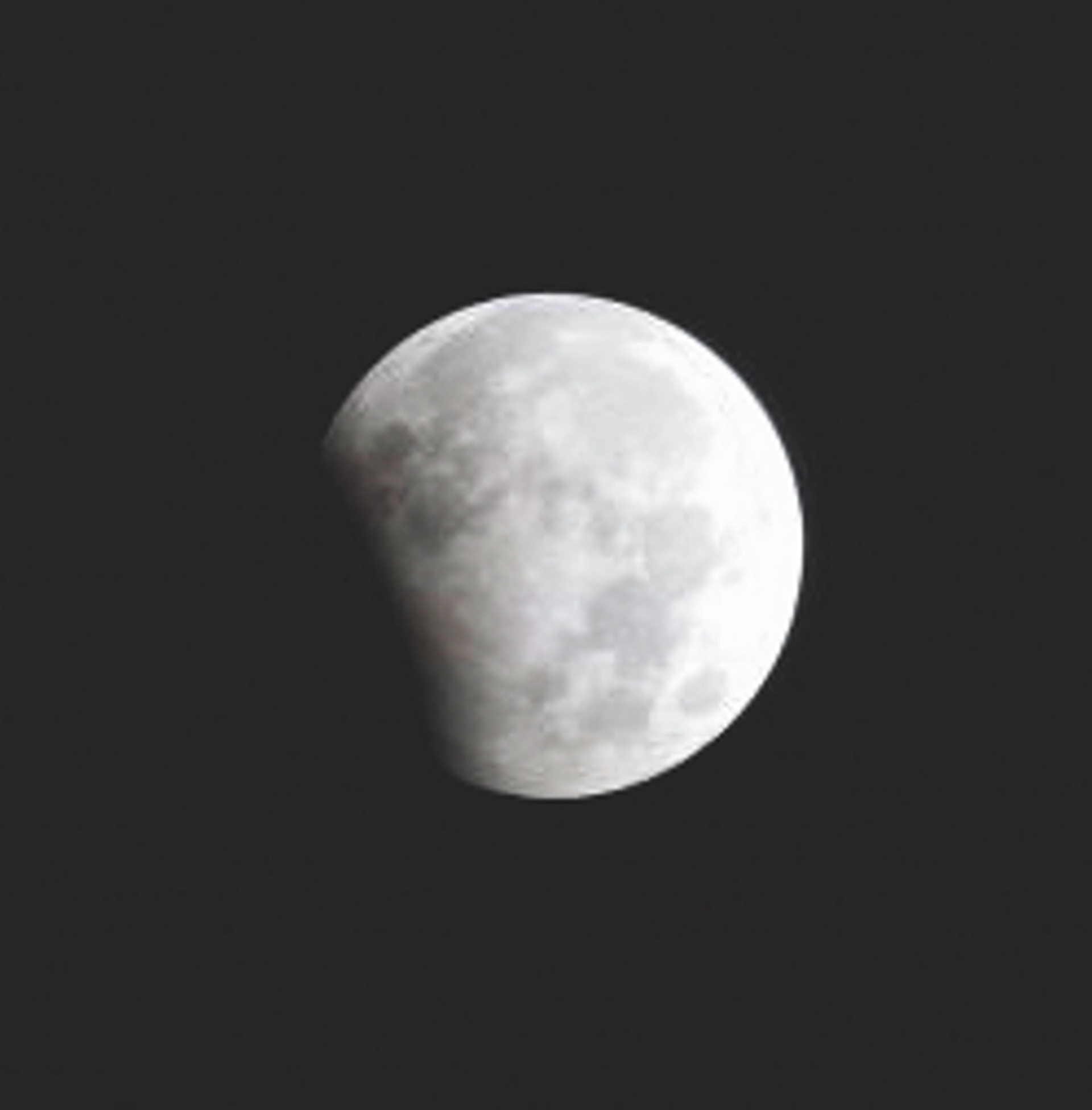 Chandra Grahan 2023 Photos Dehradun lunar eclipse started at 1 am Uttarakhand News in hindi