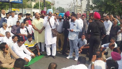 Bathinda News:बठिंडा में हरजिंदर सिंह की हत्या से रोष, धरने पर बैठे व्यापारी, सिद्धू मूसेवाला के पिता पहुंचे – Traders Staged A Protest Against The Murder Of A Businessman In Bathinda