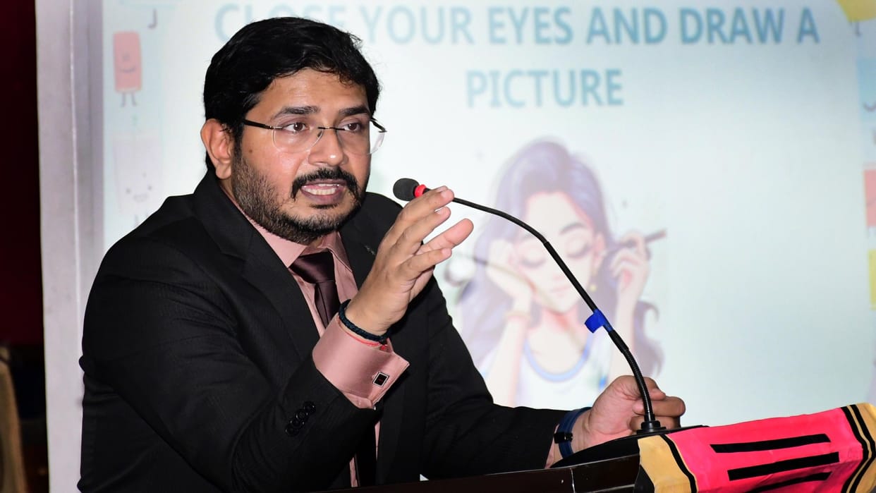 Amar Ujala Samvad: Career coach Dr. Amit Niranjan said - Only creative thinking will separate you from the cro