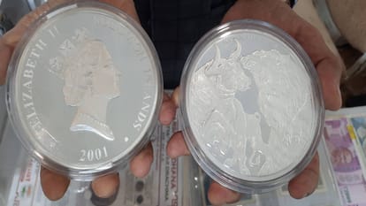 Mudra Utsav organized in Agra various types of coins and mohars were subject of curiosity