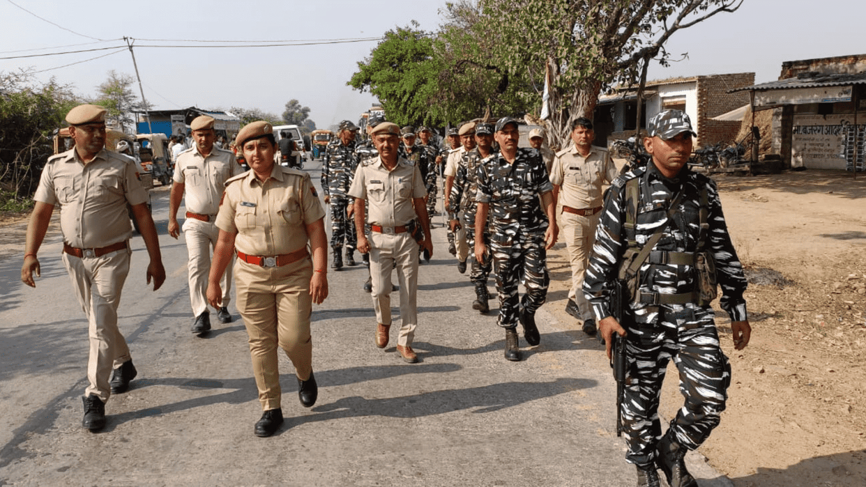 Police and paramilitary forces conducted flag march in Dholpur