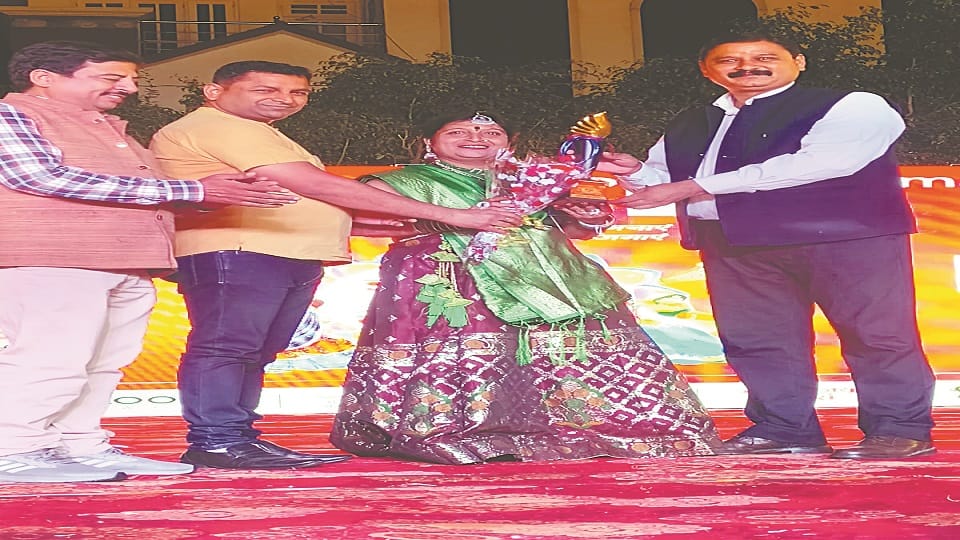 Amar Ujala Dandiya Utsav and Karva Chauth Queen 2023 organized in haldwani