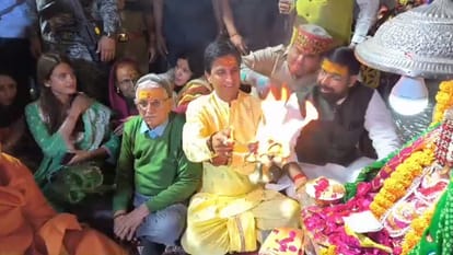 Kumar Vishwas visited Badrinath Dham and also offer Ganga puja at Harki Pauri Haridwar