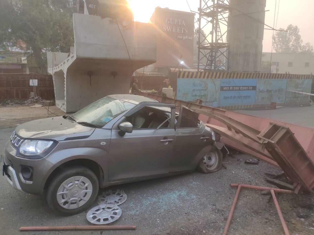 Accident at Rapidex site, brake of machine failed, slider fell on car from 30 feet above, constable injured