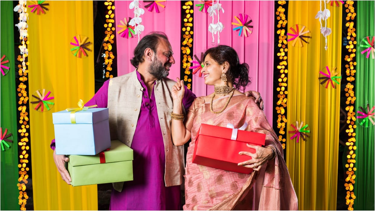 Karwa Chauth 2023 Gift Ideas For Wife Under 1000 Rupees