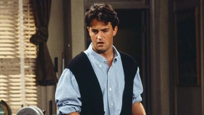 Matthew Perry Death: 'फ्रेंड्स' फेम अभिनेता मैथ्यू पेरी का निधन, बाथटब में मिला शव Matthew Perry Death Friends character Chandler Bing died at 54 found in hot tub