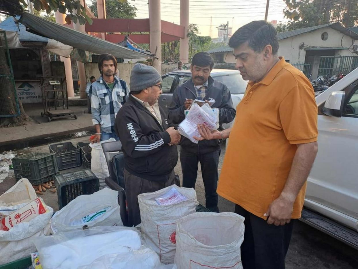 Corporation raid in Niranjanpur market, 12 bags of polythene and single use plastic seized