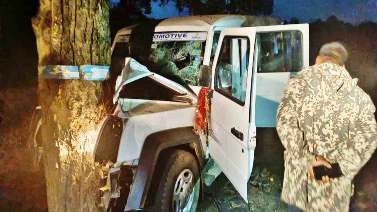 Speeding vehicle collides with tree in Shahdol, two die on the spot