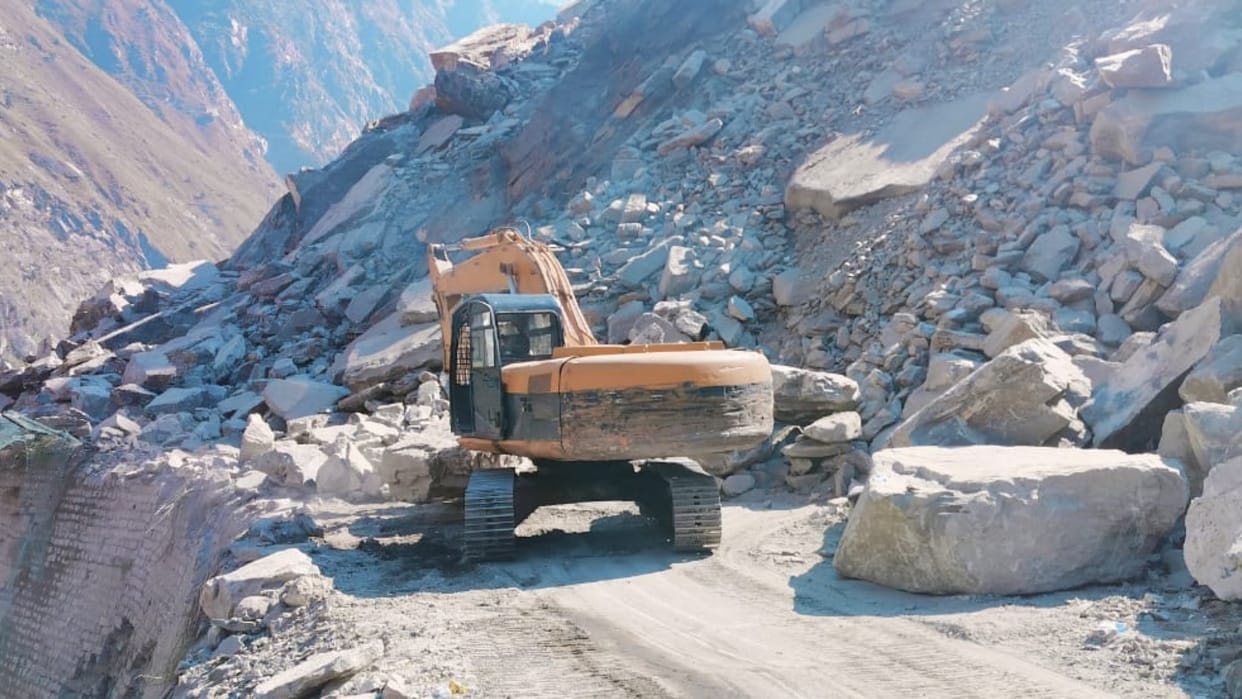 kinnaur national highway five blocked on second day farmers in trouble