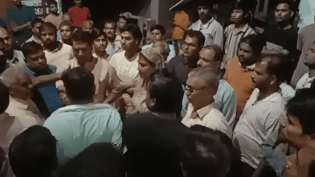 Bullion trader shot dead by miscreants