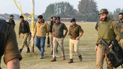 Terror Attack : श्रीनगर में क्रिकेट खेल रहे पुलिस इंस्पेक्टर पर आतंकी ने बरसाईं गोलियां, हालत गंभीर Jammu Kashmir: Terrorist attack in Srinagar, terrorists shot policeman